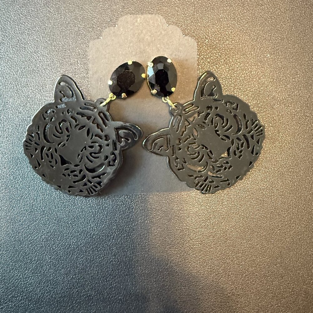 Pierced Plastic Tiger Earring with Faux Black Onyx